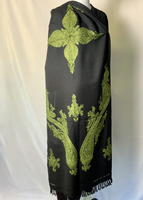 Hand Embroidered Aari with Large Paisley